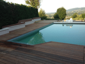 terrasse d'une maison bois familiale