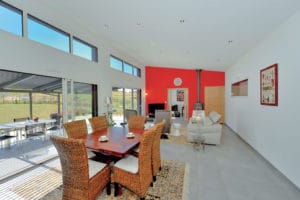 aménagement intérieur d'une maison bois familial à la campagne