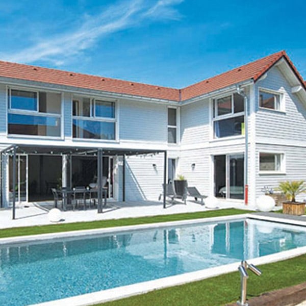 maison à ossature bois contemporaine avec piscine