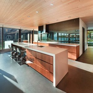 cuisine ouverte en bois dans maison avec extension près de Montreal
