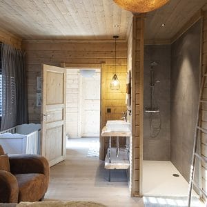 idée de design pour une belle salle de bain d'un chalet bois