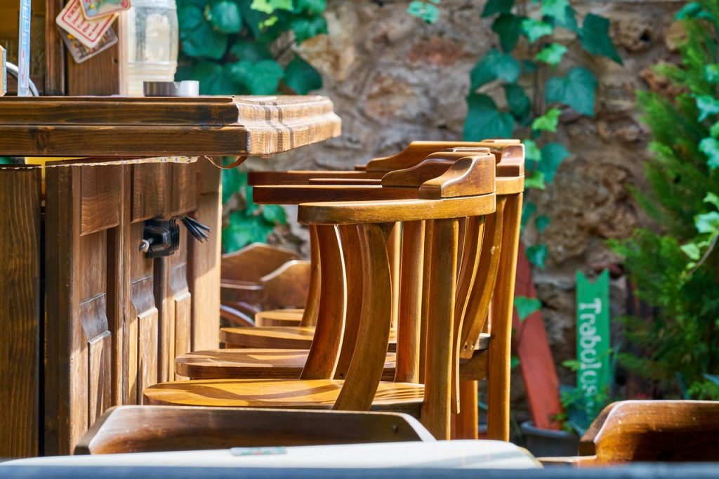 Chaise en bois haute