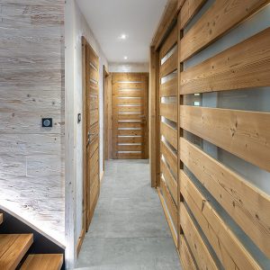 Le design intérieur d'un chalet en bois dans les Vosges