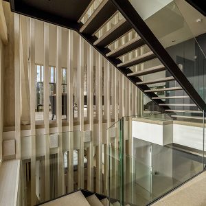 escalier en bois d'une villa en bois